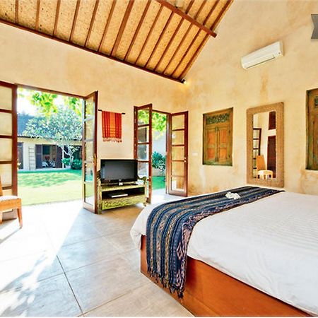 Rumi Villas Seminyak Værelse billede